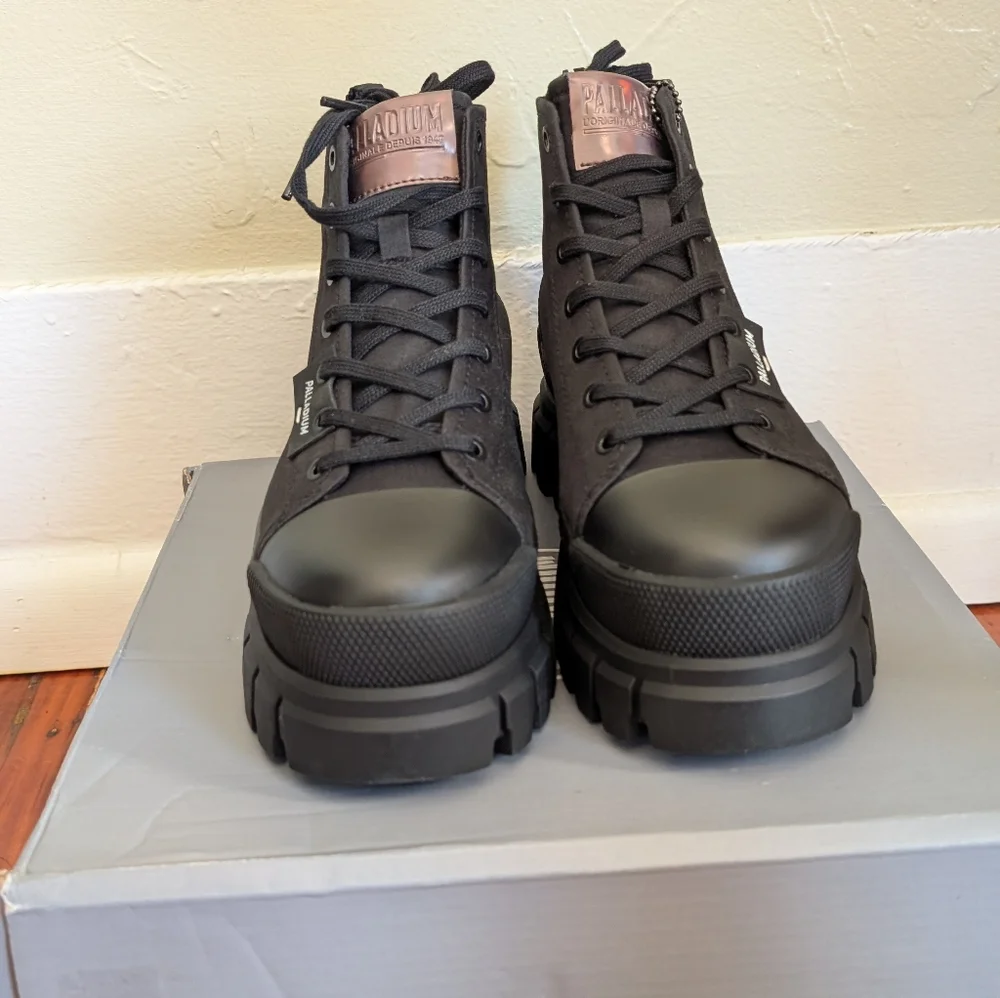BNIB Palladium Revolt Hi TX Black Boots - Women's Size 7 - Picture 4 of 9